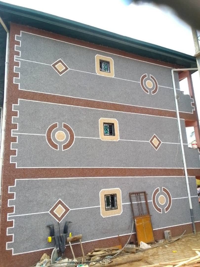 Close-up of black gold sparkle granite granules exterior wall coating